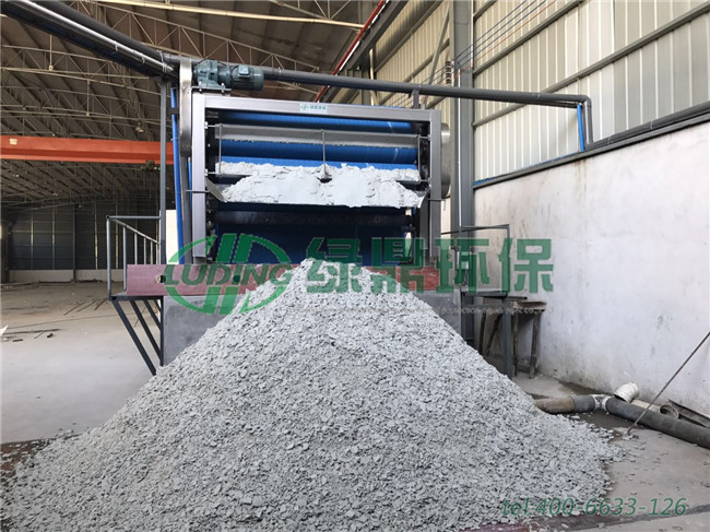 廣東佛山鋁業(yè)鋁材廠帶式壓濾機(jī)處理現(xiàn)場(chǎng)