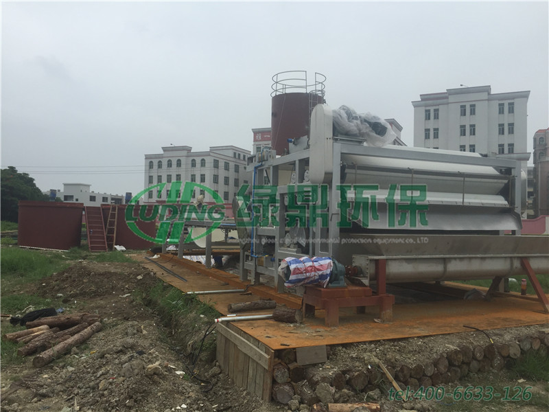 汕頭河道淤泥帶式壓濾機(jī)處理工程 2
