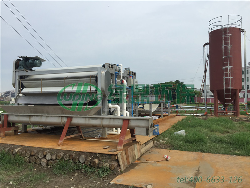 汕頭河道淤泥帶式壓濾機(jī)處理工程 4