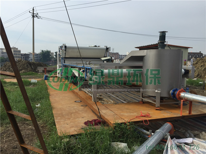 汕頭河道淤泥帶式壓濾機(jī)處理工程 6