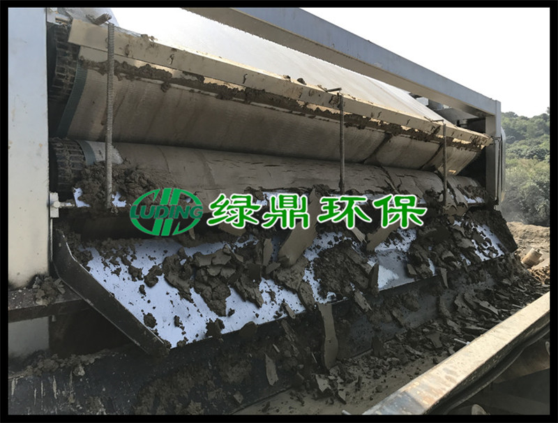 福建洗沙泥漿帶式壓濾機(jī)安裝現(xiàn)場(chǎng) 6