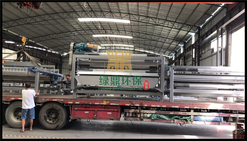 帶式壓濾機發往鉆孔廢棄泥漿處理工程 1