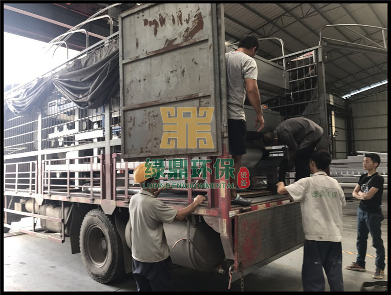 帶式壓濾機發往鉆井廢棄泥漿水處理工程 1