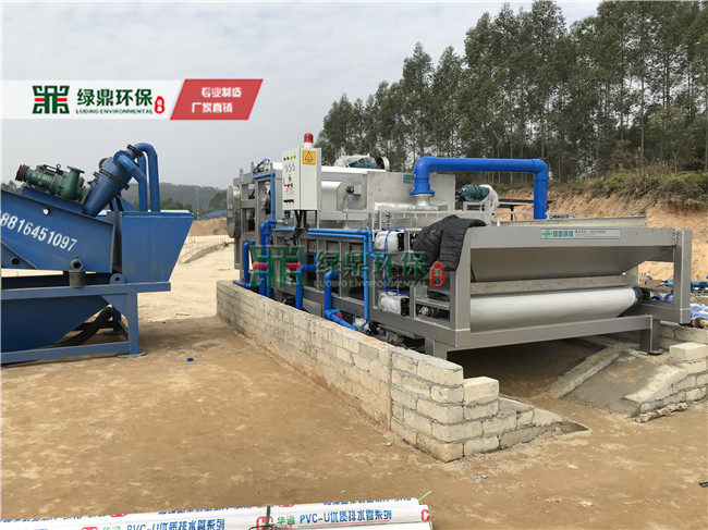 帶式壓濾機(jī)佛山沙場(chǎng)泥漿處理案例現(xiàn)場(chǎng)